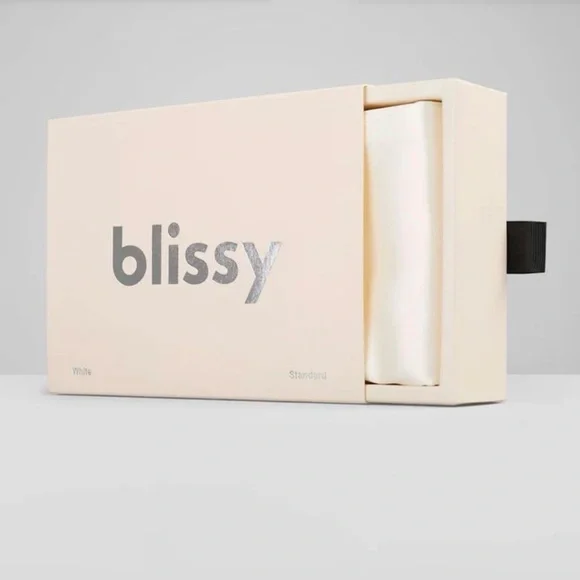 NEW BLISSFUL SLEEP GIFT SET Silk Pillowcase/Eye Mask/Journal & Aromatherapy Set - Picture 2 of 12